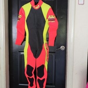 Wet suit
